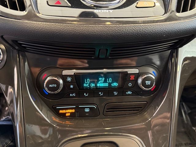 Ford Escape Vehicle Full-screen Gallery Image 18
