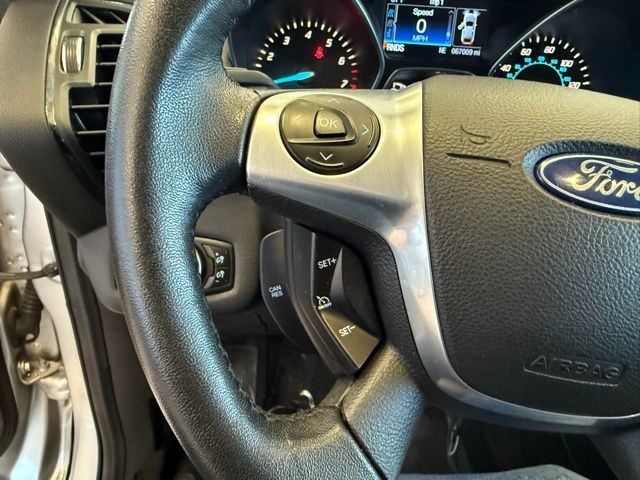 Ford Escape Vehicle Full-screen Gallery Image 21