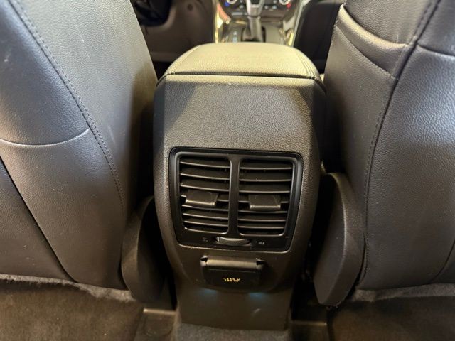 Ford Escape Vehicle Full-screen Gallery Image 28