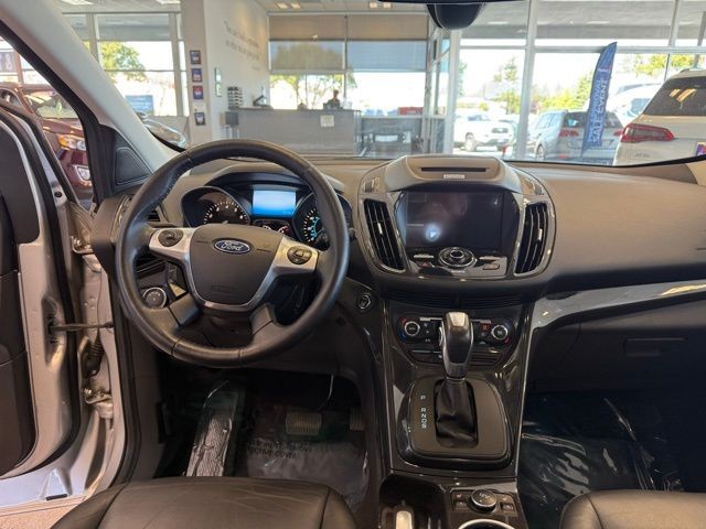 Ford Escape Vehicle Full-screen Gallery Image 29