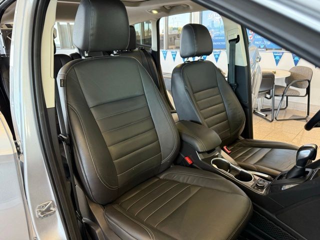Ford Escape Vehicle Full-screen Gallery Image 30