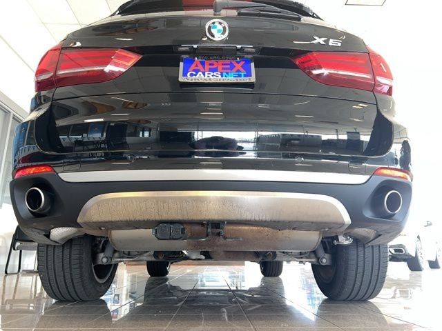 BMW X5 Vehicle Full-screen Gallery Image 10