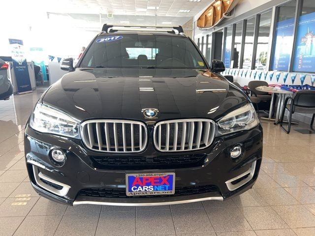 BMW X5 Vehicle Full-screen Gallery Image 18