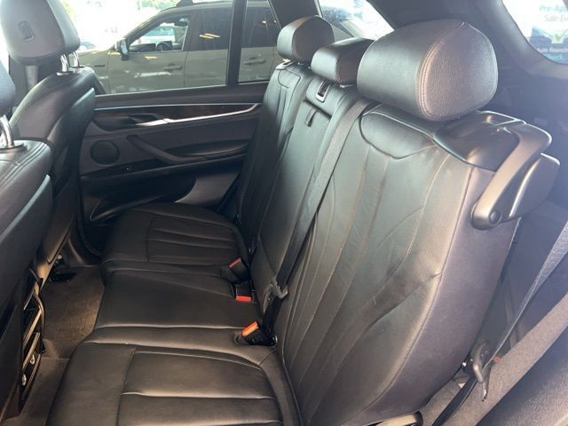 BMW X5 Vehicle Full-screen Gallery Image 22
