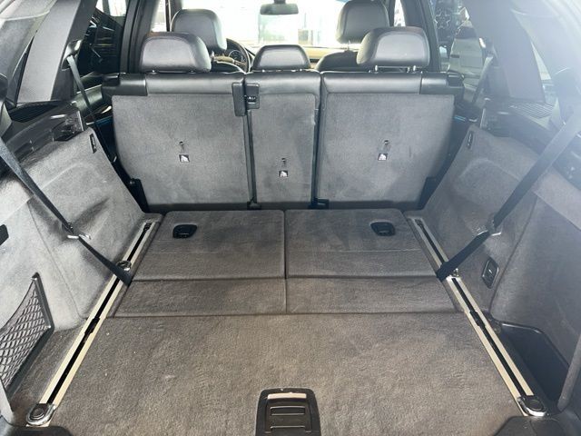 BMW X5 Vehicle Full-screen Gallery Image 23