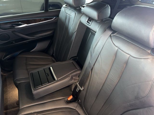 BMW X5 Vehicle Full-screen Gallery Image 26