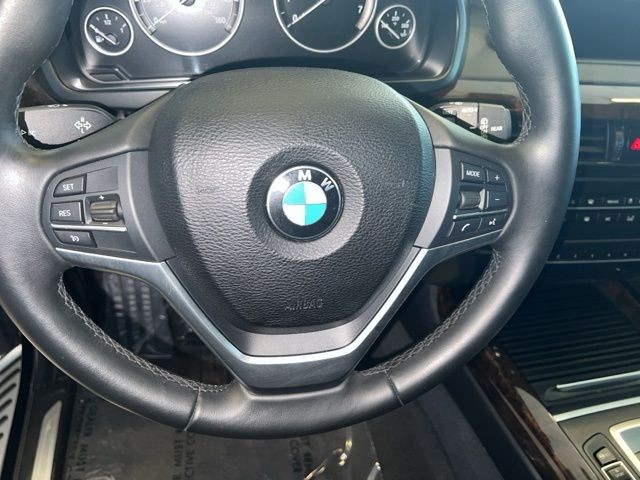 BMW X5 Vehicle Full-screen Gallery Image 27
