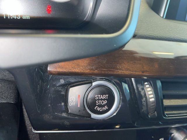 BMW X5 Vehicle Full-screen Gallery Image 31