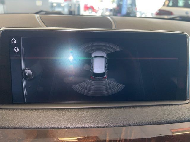 BMW X5 Vehicle Full-screen Gallery Image 33