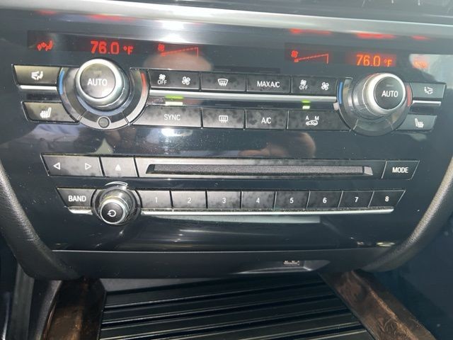 BMW X5 Vehicle Full-screen Gallery Image 34