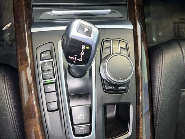 BMW X5 Vehicle Full-screen Gallery Image 35