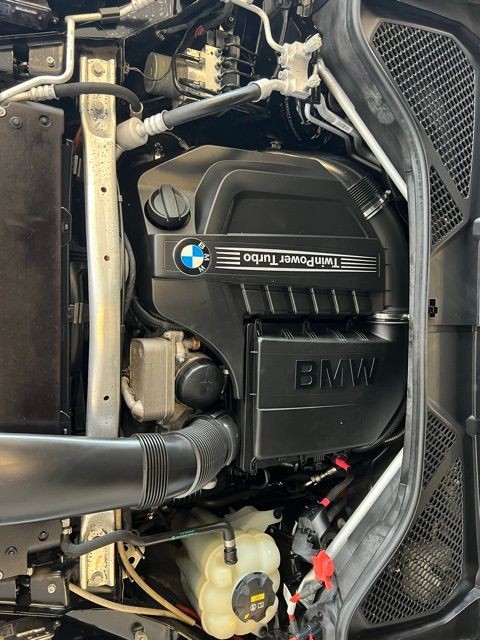 BMW X5 Vehicle Full-screen Gallery Image 38