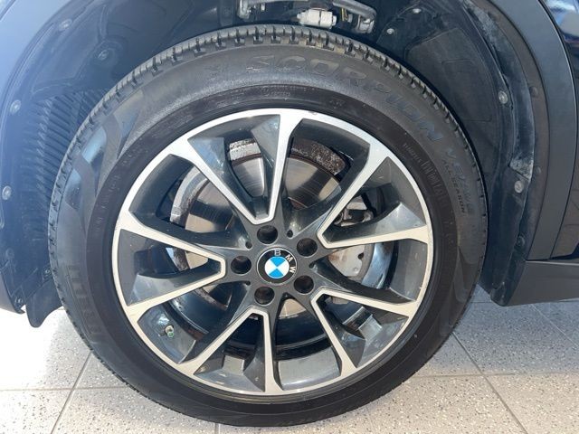 BMW X5 Vehicle Full-screen Gallery Image 39
