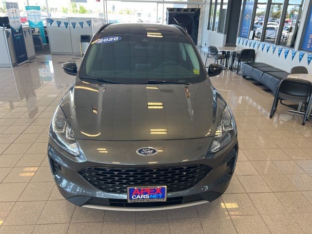 Ford Escape Vehicle Full-screen Gallery Image 17