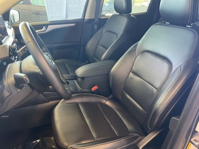 Ford Escape Vehicle Full-screen Gallery Image 20