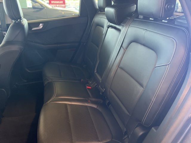 Ford Escape Vehicle Full-screen Gallery Image 21