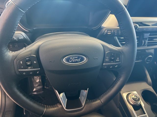 Ford Escape Vehicle Full-screen Gallery Image 24