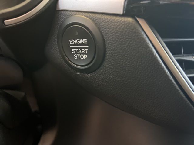 Ford Escape Vehicle Full-screen Gallery Image 27