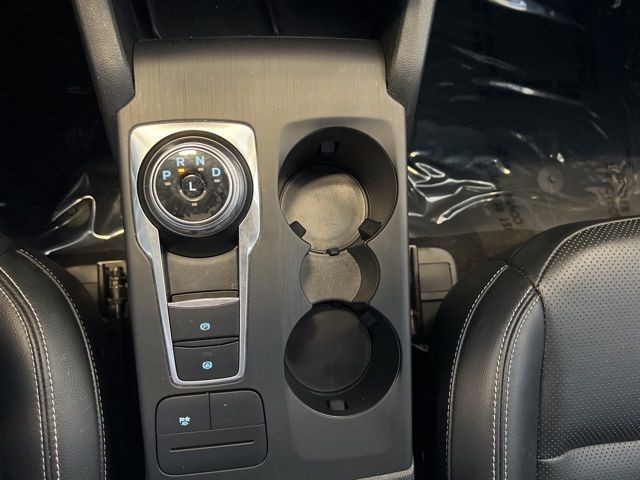 Ford Escape Vehicle Full-screen Gallery Image 34