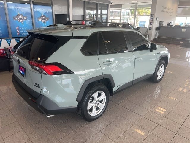Toyota RAV4 Hybrid Vehicle Full-screen Gallery Image 04