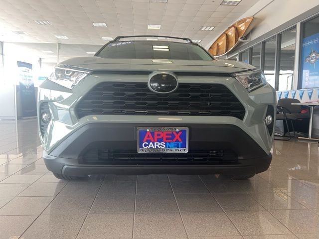 Toyota RAV4 Hybrid Vehicle Full-screen Gallery Image 12