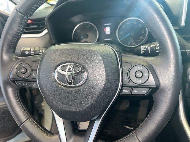 Toyota RAV4 Hybrid Vehicle Full-screen Gallery Image 18