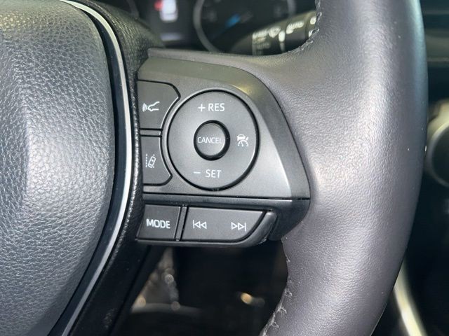 Toyota RAV4 Hybrid Vehicle Full-screen Gallery Image 19