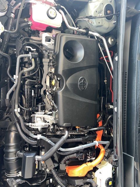 Toyota RAV4 Hybrid Vehicle Full-screen Gallery Image 28
