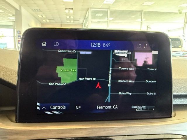 Ford Escape Vehicle Full-screen Gallery Image 16