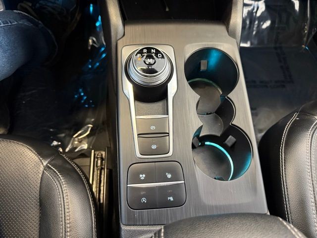 Ford Escape Vehicle Full-screen Gallery Image 18