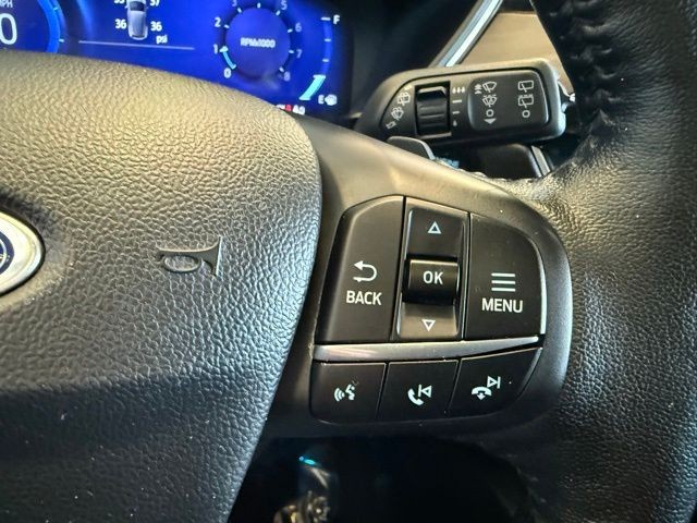 Ford Escape Vehicle Full-screen Gallery Image 19
