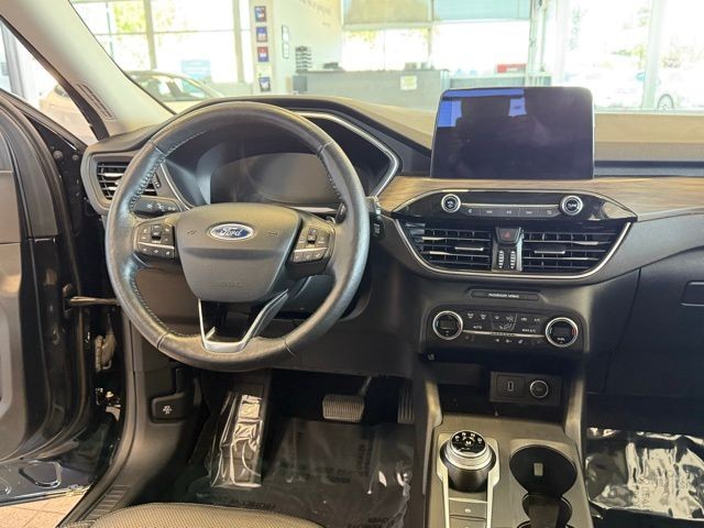 Ford Escape Vehicle Full-screen Gallery Image 28