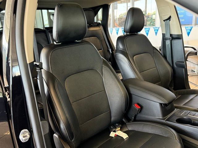 Ford Escape Vehicle Full-screen Gallery Image 29
