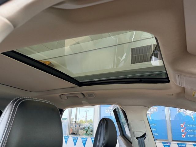 Ford Escape Vehicle Full-screen Gallery Image 30