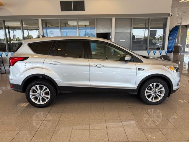 Ford Escape Vehicle Full-screen Gallery Image 02