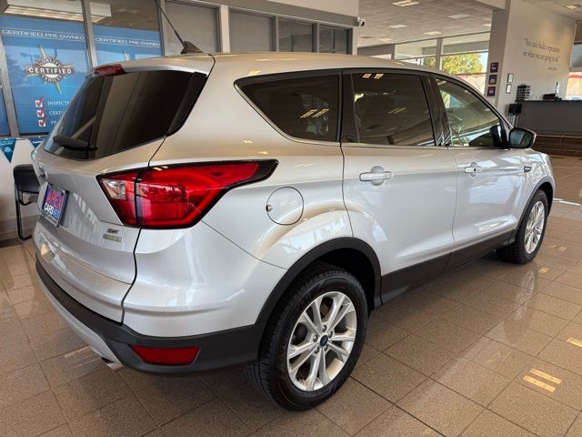Ford Escape Vehicle Full-screen Gallery Image 03