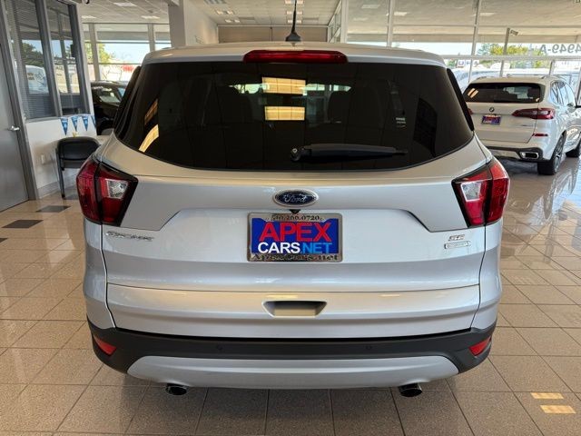 Ford Escape Vehicle Full-screen Gallery Image 04