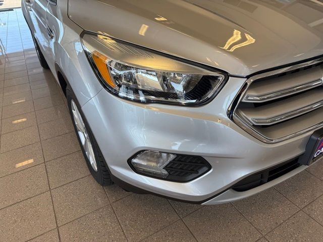 Ford Escape Vehicle Full-screen Gallery Image 08