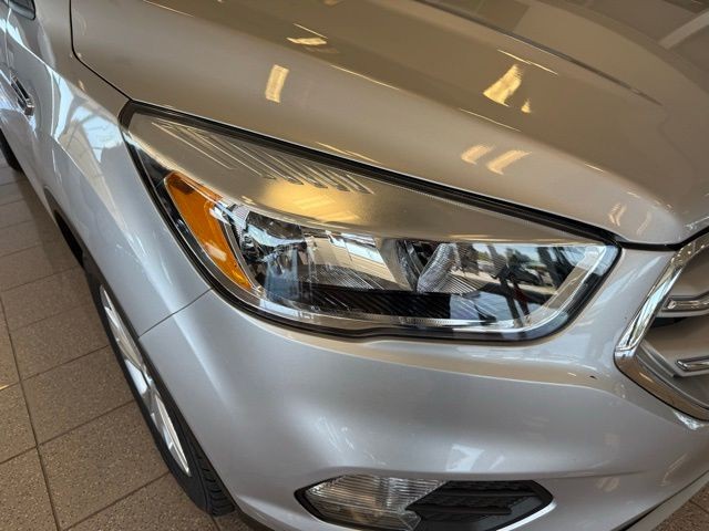 Ford Escape Vehicle Full-screen Gallery Image 09