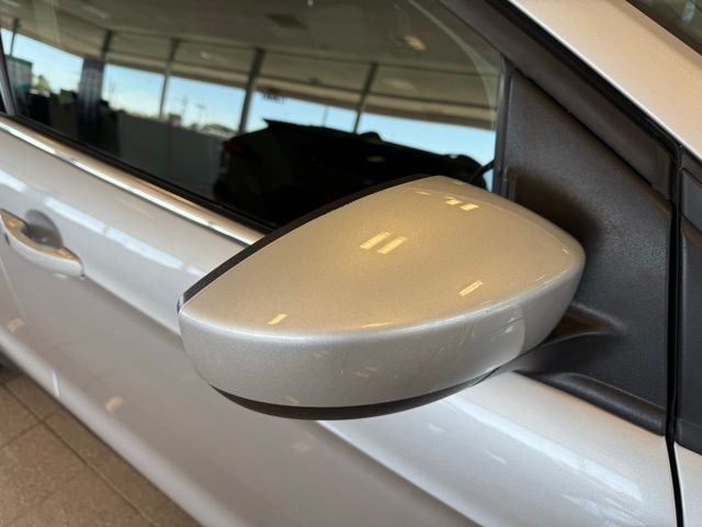 Ford Escape Vehicle Full-screen Gallery Image 11