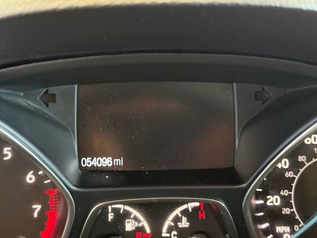 Ford Escape Vehicle Full-screen Gallery Image 12