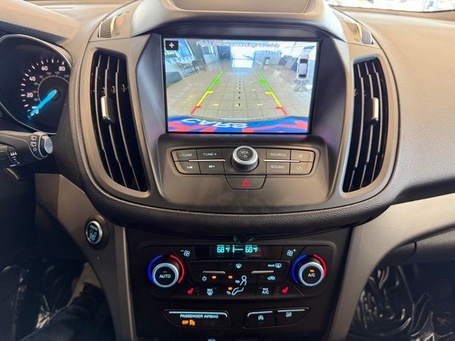 Ford Escape Vehicle Full-screen Gallery Image 15