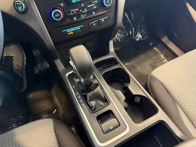 Ford Escape Vehicle Full-screen Gallery Image 16
