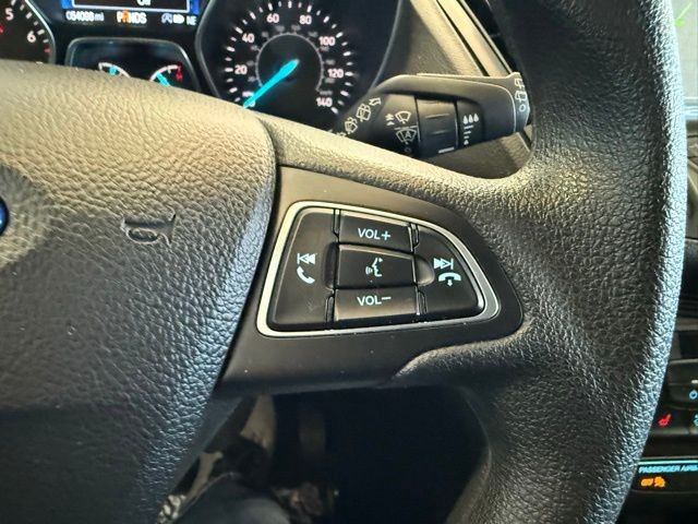 Ford Escape Vehicle Full-screen Gallery Image 17