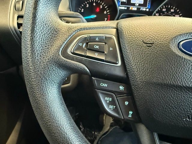 Ford Escape Vehicle Full-screen Gallery Image 18