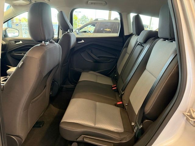 Ford Escape Vehicle Full-screen Gallery Image 22