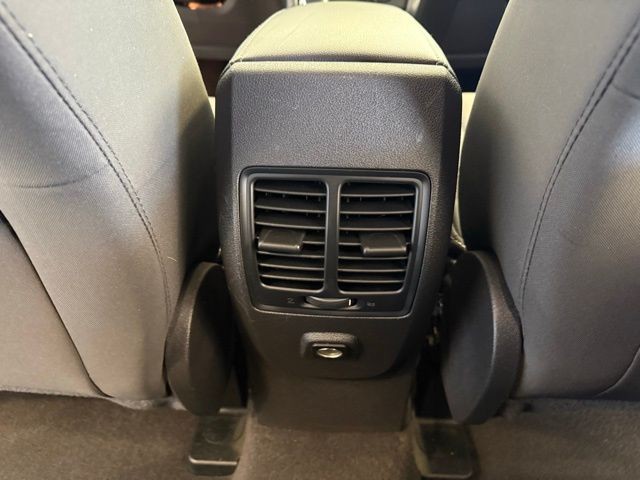 Ford Escape Vehicle Full-screen Gallery Image 24