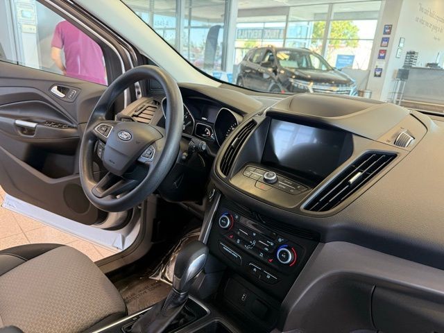 Ford Escape Vehicle Full-screen Gallery Image 27