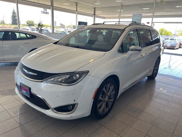 Chrysler Pacifica Vehicle Full-screen Gallery Image 15