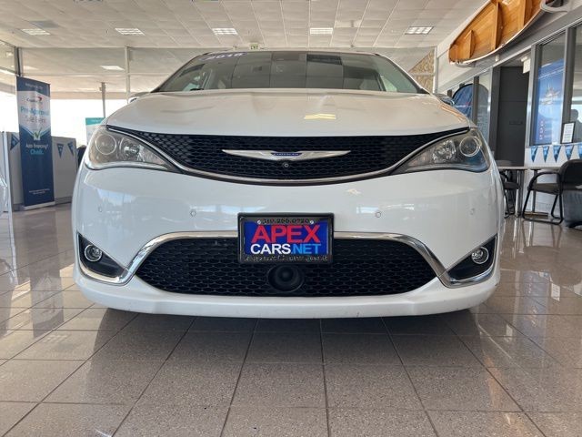 Chrysler Pacifica Vehicle Full-screen Gallery Image 17